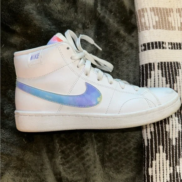 Shoes - Picture 3 of 4